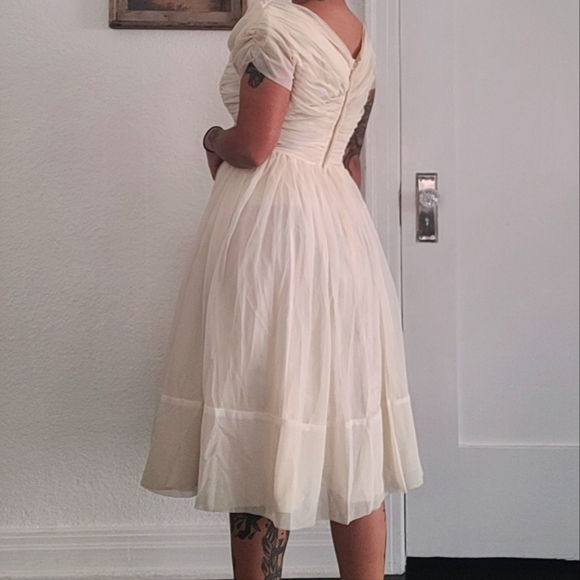 1950s or 60s vintage shirred bodice chiffon party wedding dress - Picture 5 of 6